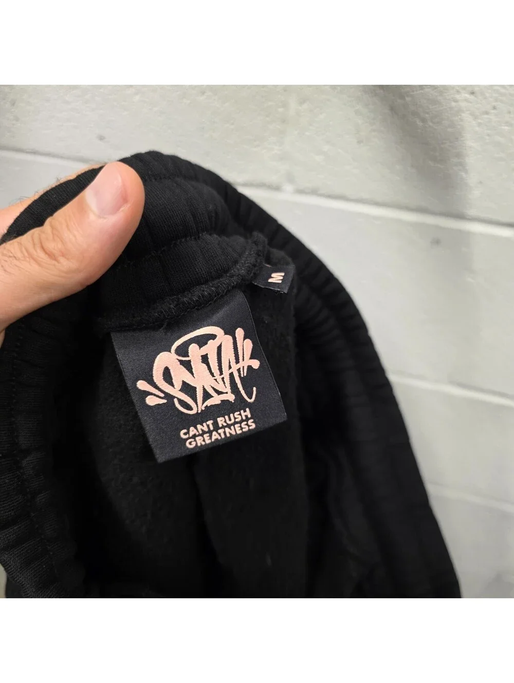 SYNA World Can’t Rush Greatness Sweatpants M Side Ankle Zips. Black